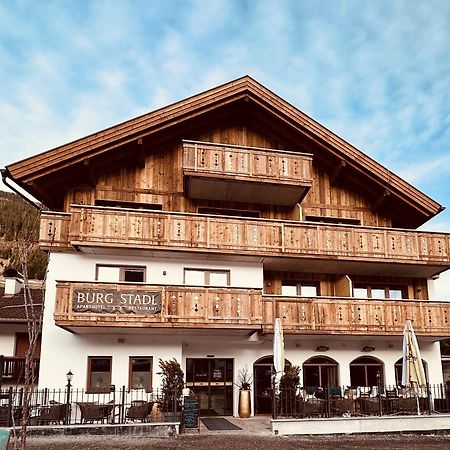 Burgstadl Aparthotel & Restaurant Ladis Extérieur photo