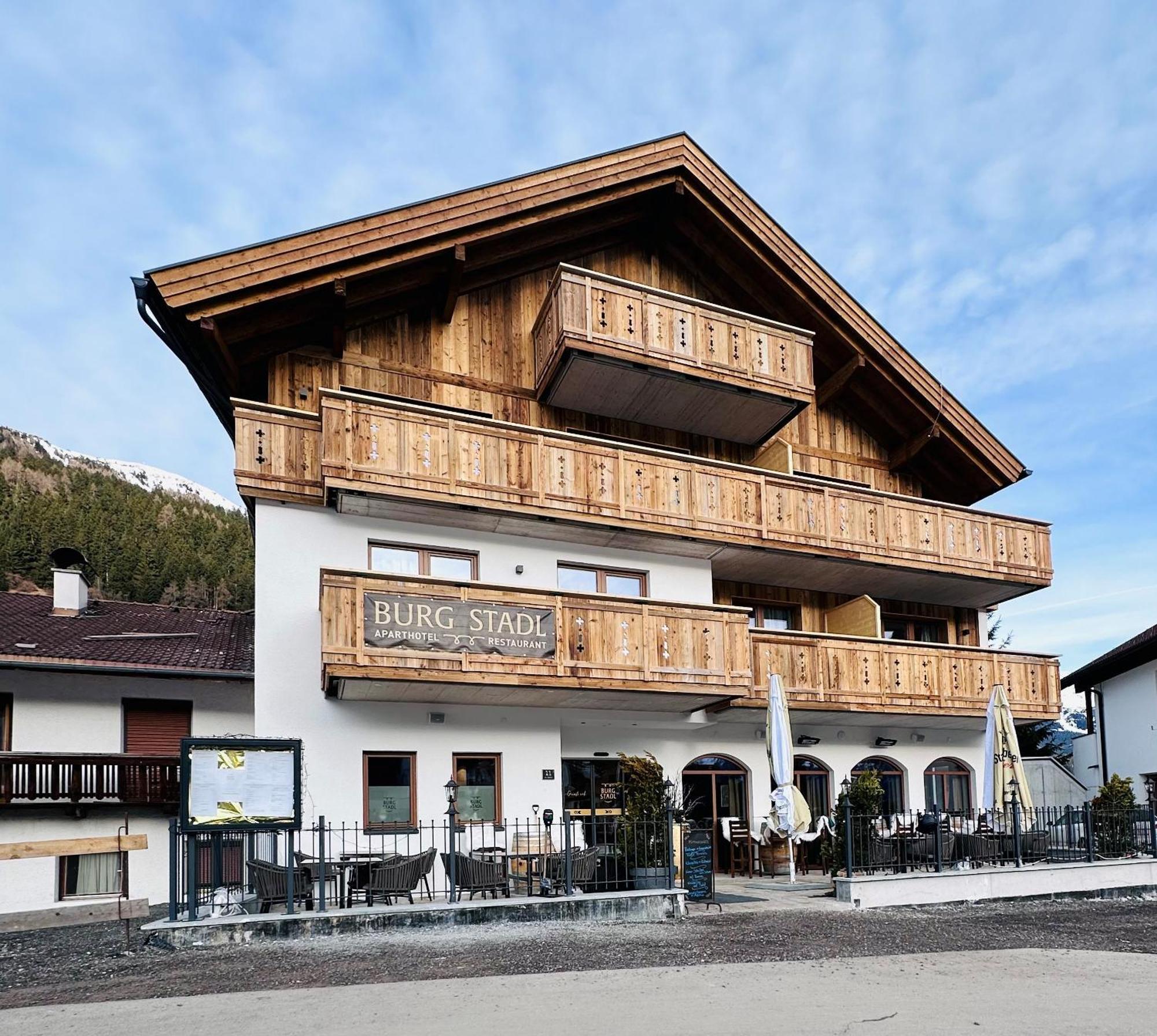 Burgstadl Aparthotel & Restaurant Ladis Extérieur photo