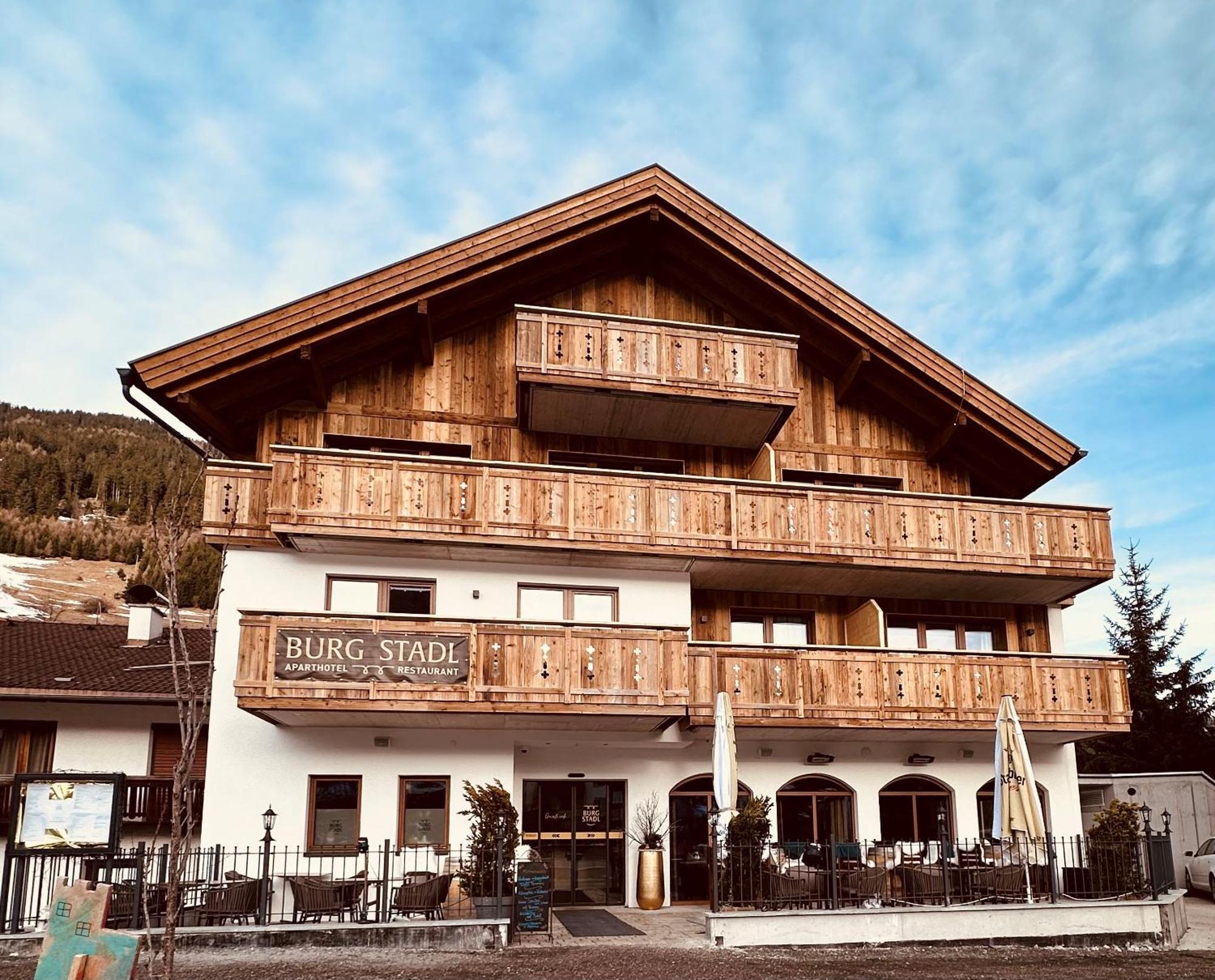 Burgstadl Aparthotel & Restaurant Ladis Extérieur photo