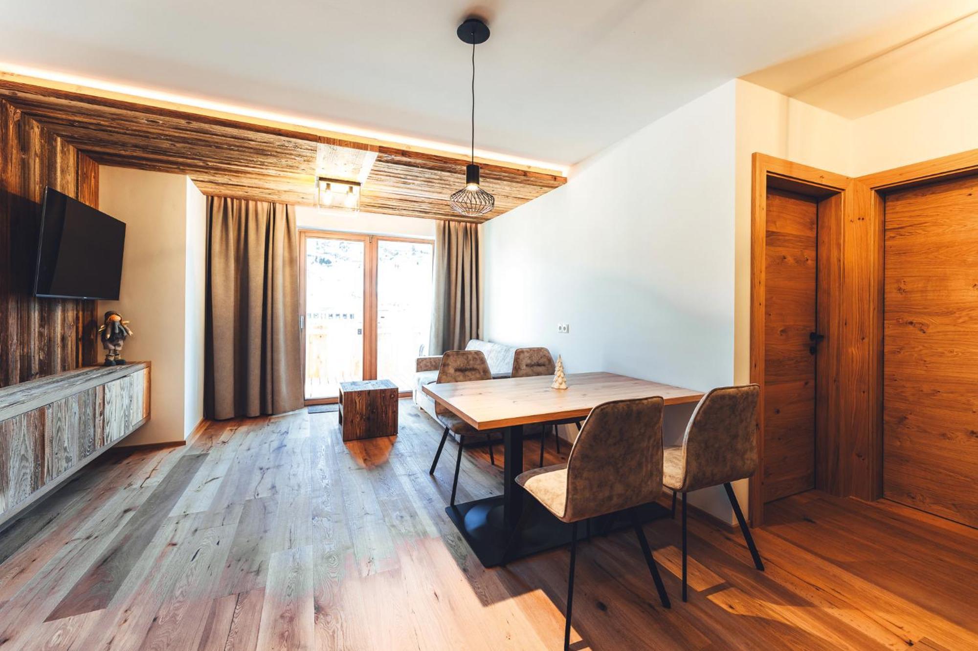 Burgstadl Aparthotel & Restaurant Ladis Extérieur photo