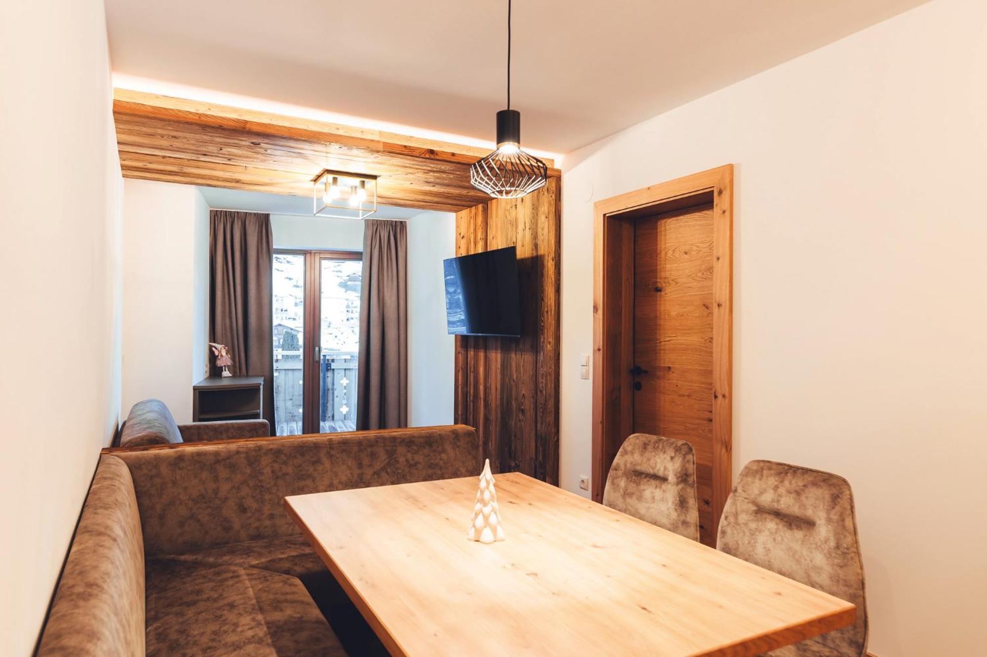 Burgstadl Aparthotel & Restaurant Ladis Extérieur photo